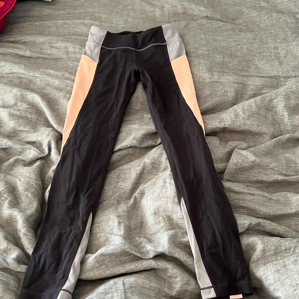 Super cute Lululemon/Athleta leggings that are in practically perfect condition!